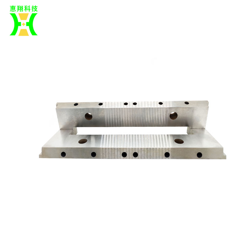 東莞模具配件廠講解扁頂針的加工流程_(圖1)